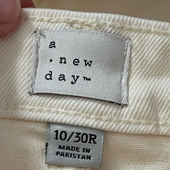 A new day nwt highest rise tapered leg cream soft denim jeans - Picture 3 of 8